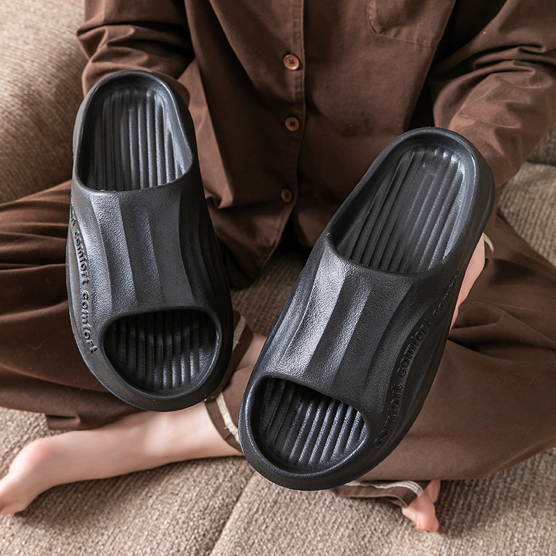 شباشب صيفية للنساء والرجال من  - مراجعة Men'S Fashion News وسعره